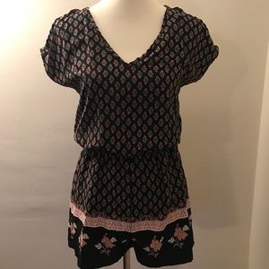 🍍🍍Soprano Cold Shoulder Romper sz XS🍍🍍